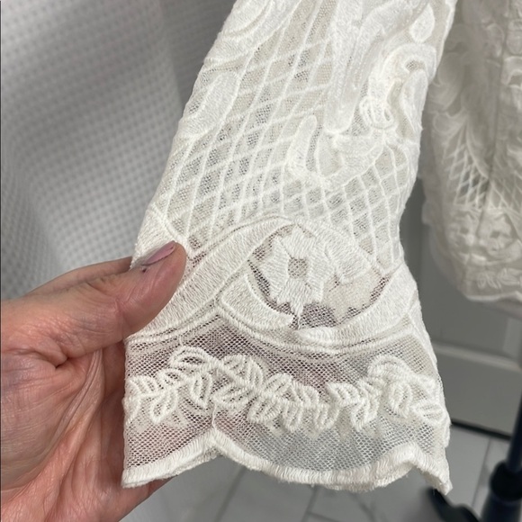 Tristan Cream Sheer Lace Blouse 3/4 Sleeve Round Neck Button Down Back Size S - Picture 9 of 16